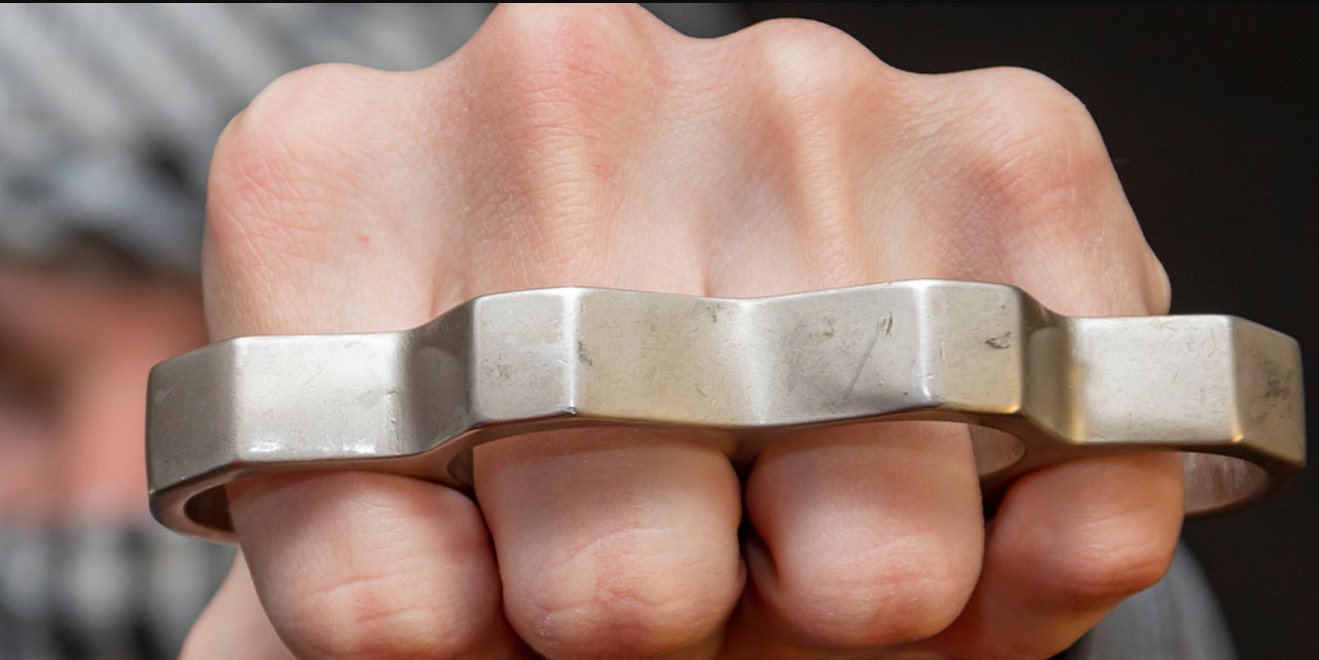 brass-knuckles-self-defence-2