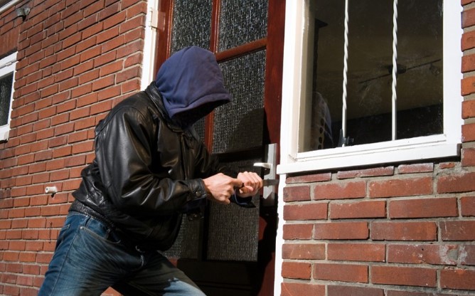 can-you-hurt-someone-who-breaks-into-your-house-in-canada-1